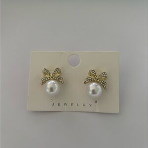 🌸Elegant Gold and Pearl Bow Earrings